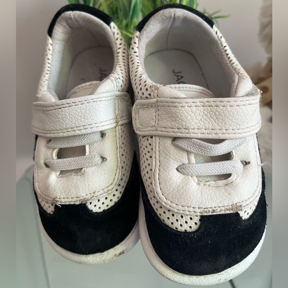 Baby 18-24months shoes, GUC, some scuffing in front